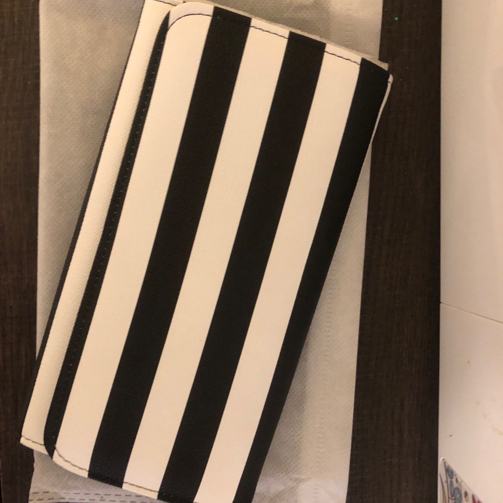 NWT Kut From the Kloth Wallet!